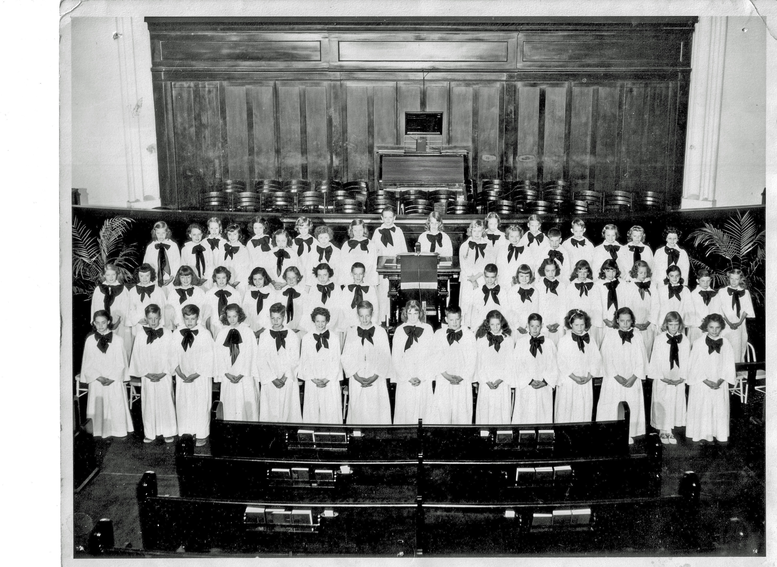 WYLIE GRADE SCHOOL 5TH AND 6TH GRADERS - SING AT FIRST METHODIST CHURCH, ASHLAND,KY
1950.