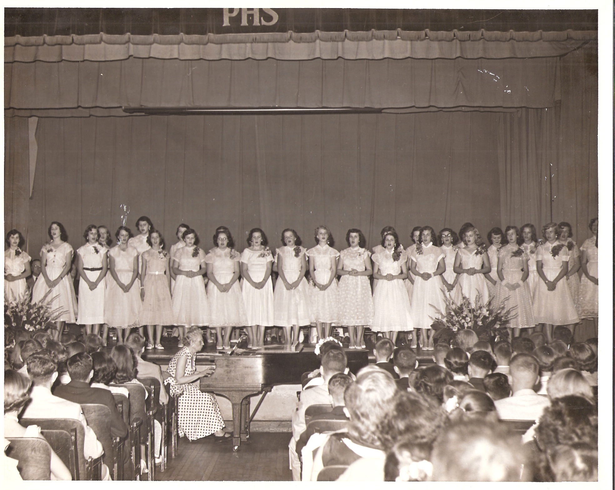 PUTNAM JR. HIGH GIRLS' CHORUS MEMBERS SING AT 9TH GRADE GRADUATION - MAY 1954.  MOVITA STEVENS CONTRIBUTED THESE PHOTOS: JANET McGRAW,BARBARA POLAN,FRAN DANSBY,SQUEEK STEELE,BEDDOE,GINNY RANKIN,JANIE MAY,MOVITA STEVENS,ARLENE CLENDENEN,GRETCHEN WUERDEMAN,